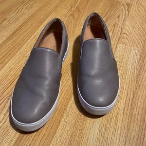 EUC Vionic Gray Slip On Sneakers Size 8